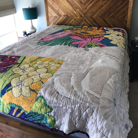 Anthropologie Other - Anthropologie full/queen reversible floral quilt